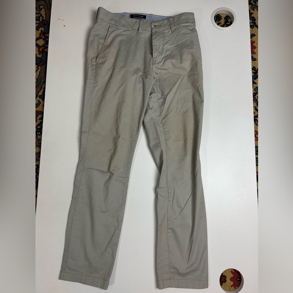 Tommy Hilfiger Men’s Slim Fit Light Gray Chinos